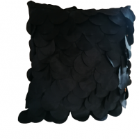 Coussin noir satin avec ronds 